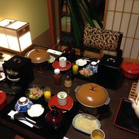 朝食です。おもてなしも完璧なフルコース。