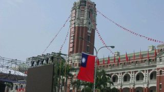 日本語で案内してくれる