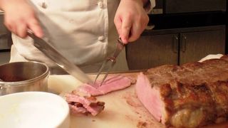 夕食ビュッフェのローストビーフやパエリアにがっかり