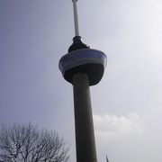 高さ１８５ｍの近代的な「鳥の巣」と呼ばれている塔です。