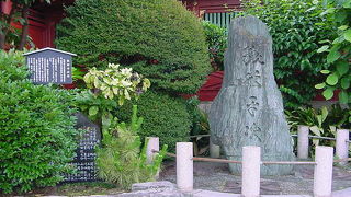 おなじみ銭形平次の碑です