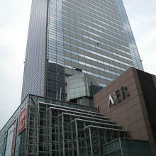 展望フロアからの眺めも素晴らしい高さです。