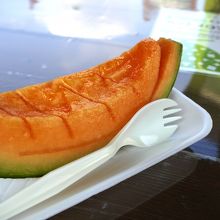 冷えてておいしーメロン♪
