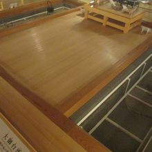 大きな囲炉裏もありました