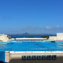 海洋博公園内のおきちゃん劇場。無料で観れます。