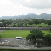 「宇土櫓」から見た「熊本城公園」二の丸です