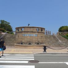 福岡タワーより浜辺へ向かう道　海浜公園入口
