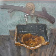 カタツムリのいる洗面所