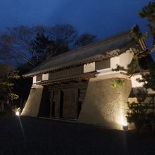 本丸御門は焼失せず残りました