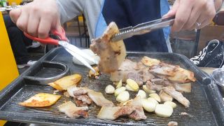 サムギョプサルとキムチチゲがなんと１万ウォン！！