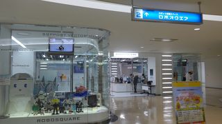 TNC会館内二階に数多くのロボットが見れる場所があります