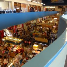2階から見た、お土産屋さん
