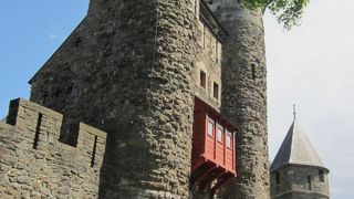 大きくて立派な門ですが・・・