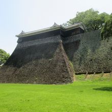 「熊本城」には、通称「櫓群」と呼ばれる多くの平櫓があります