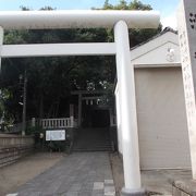 横浜駅にも近い神社、昔を残す。