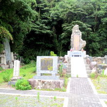 メインの供養塔