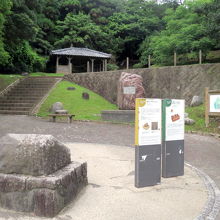 金印の拡大モニュメントと説明