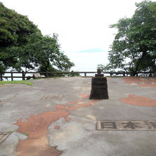 併設して日本と中国の位置が判る地図が