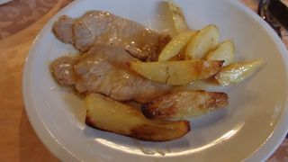 カンツオーネを聴きながら食事