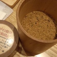 美味しくなるのでねぜひ、入れてみてください。各テーブルに有り