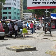 ムルデカ広場前ミニバス乗場1