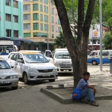 ムルデカ広場前ミニバス乗場2