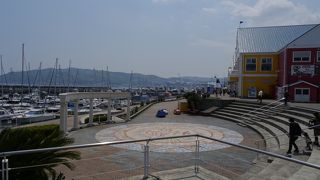 奥に駐車場はありません