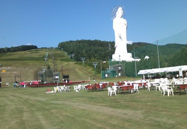 夏祭りのイベント会場にもなります