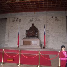 蒋介石のブロンズ像