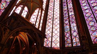 ステンドグラスがとても奇麗です