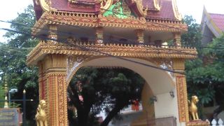 小さいお寺だが艶やか