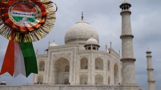 ８月１５日に行くと独立記念バッジがもらえます。