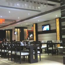 ゴージャスな店内