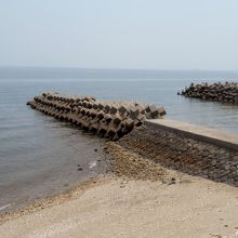 子供たちは内海の前に海に入れてうれしそうでした。