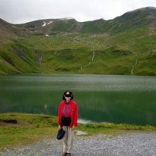 天気が悪かったので、後ろに有るはずの山が見えません