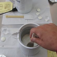 温めながらかきまぜます