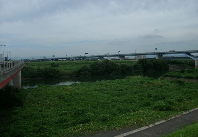 桂川、宇治川、木津川の3つの大きな川が合流する