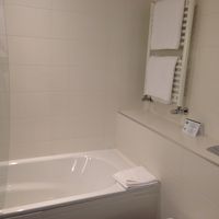 白一色で統一されていて清潔感があり、お湯もたっぷりでました。