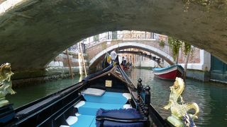 まさかの水路で渋滞