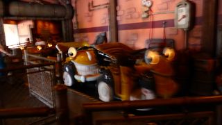 ハンドル操作で自由自在にスピンしましょう