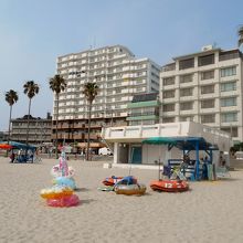 千鳥ヶ浜の旅館。そりゃ人混みになるわけですよ。