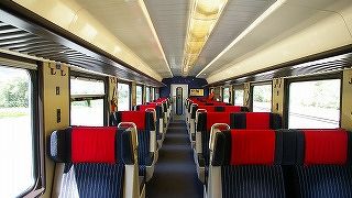 車窓も美しく、快適です