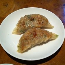 豚肉とあわびソース入り焼き餃子