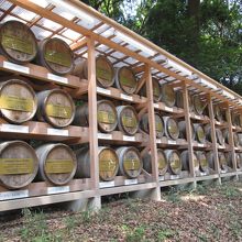 大樽の葡萄酒がいっぱい