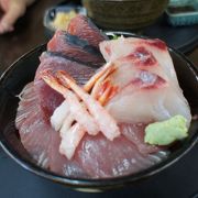 食べきれない海鮮丼！！