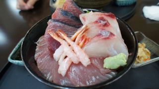 食べきれない海鮮丼！！