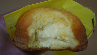 黄色が印象的なpuff cake