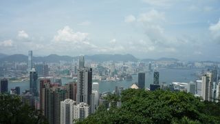 山の上からビクトリアハーバーを見下ろせる場所