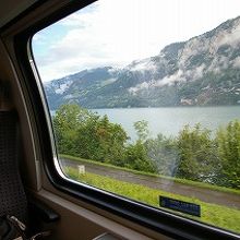 車窓ではチューリッヒ湖が見え続けました