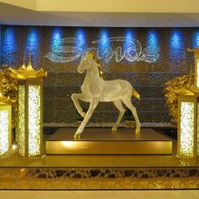 サンズ内の展示（午年！）